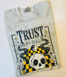  Trust no one medium tshirt